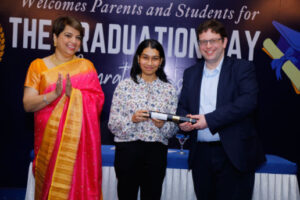 podar-world-college-excellent-academic-performance-uolj-une-2023-7-uai-516x344